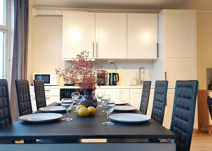 Saneha Homes - Large 4 Room, 8 Guests Apartamento