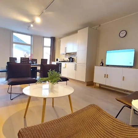 Saneha Homes - Large 4 Room, 8 Guests